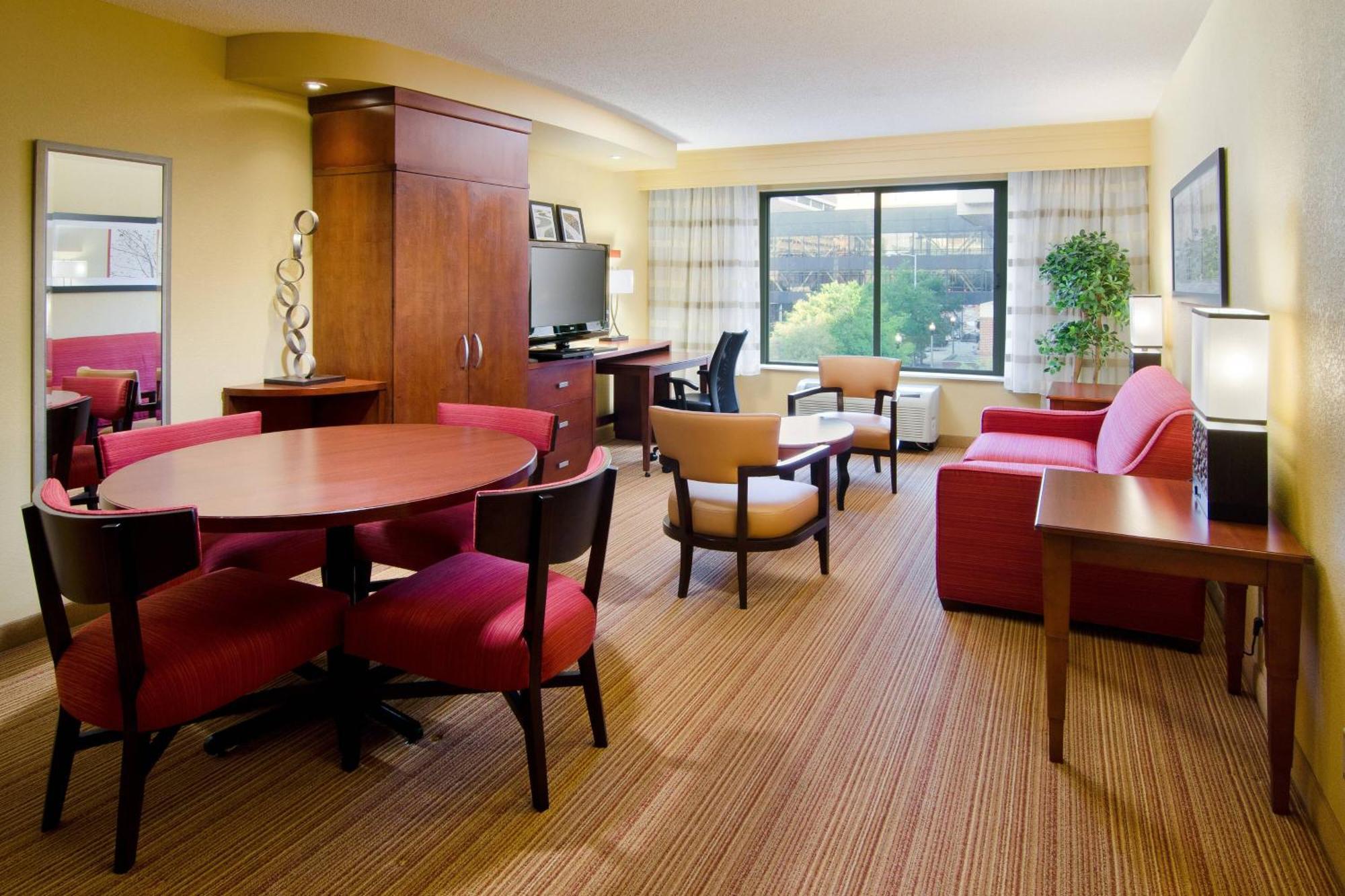 Courtyard By Marriott Birmingham Downtown At Uab Hotell Exteriör bild